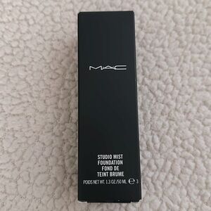 MAC Studio Mist Foundation- Medium Dark